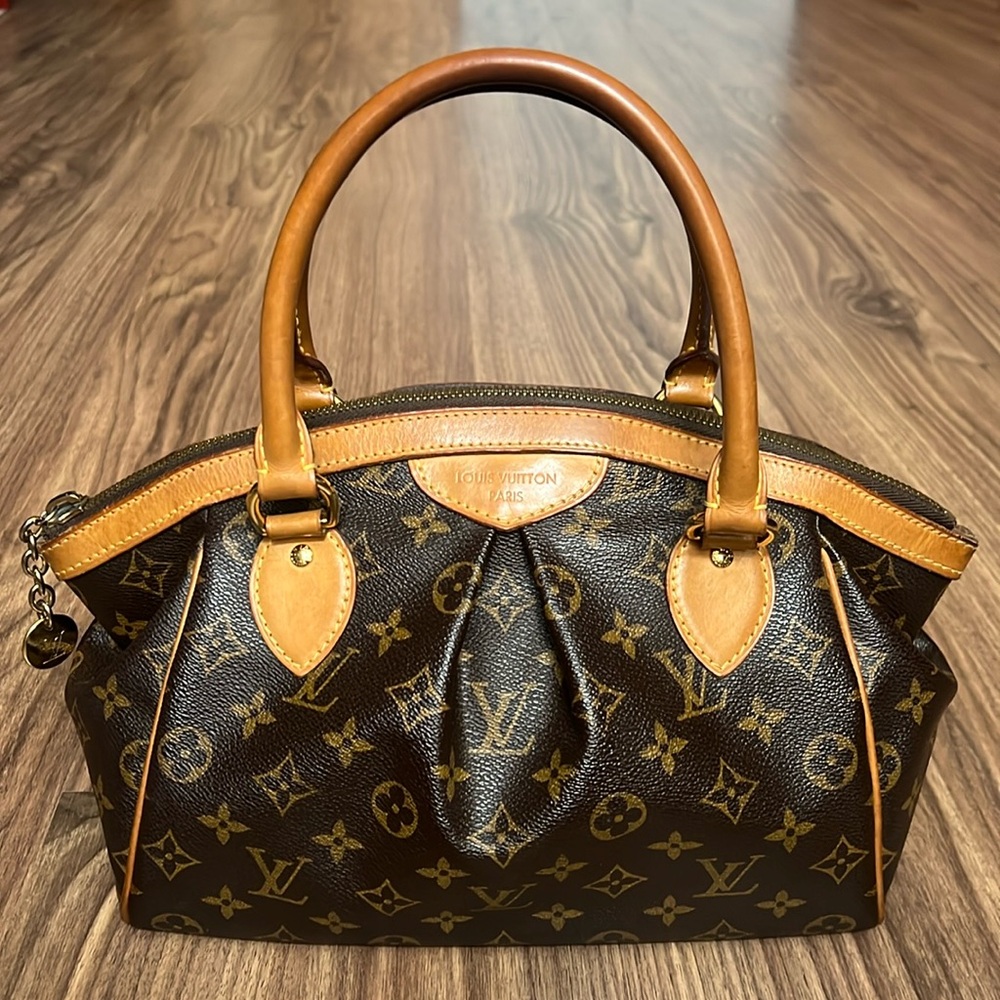 A506- 💯 % authentic Louis Vuitton Tivoli PM bag
